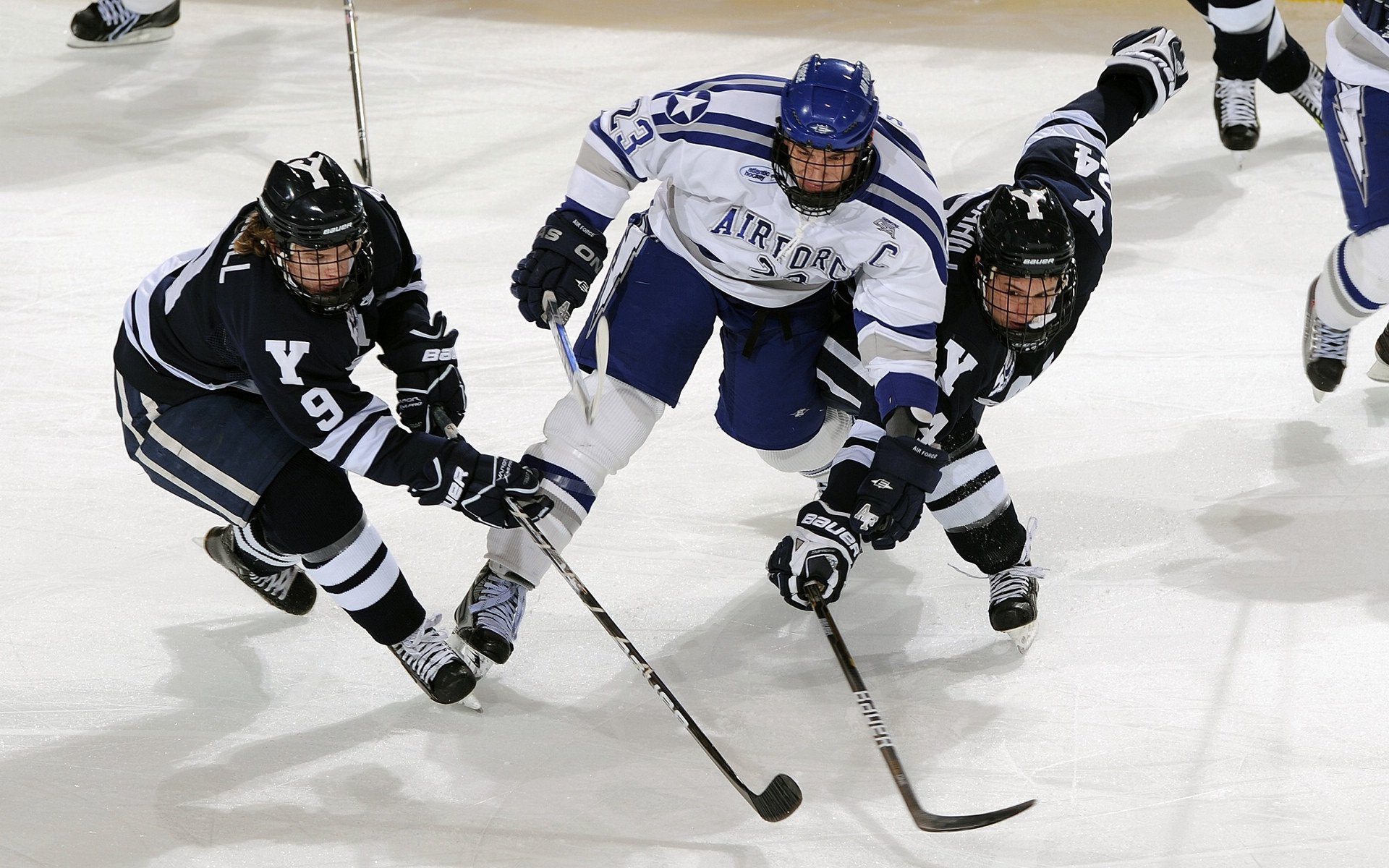 博卡后腰双人组合未能提供有效保护：揭秘防线短板与训练升级的全景观察